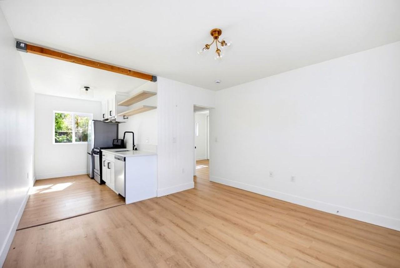 Echo Lake Apartments - Photo 4 of 27