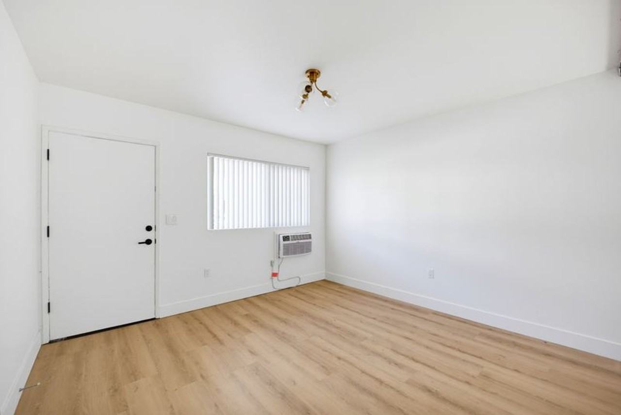 Echo Lake Apartments - Photo 5 of 27