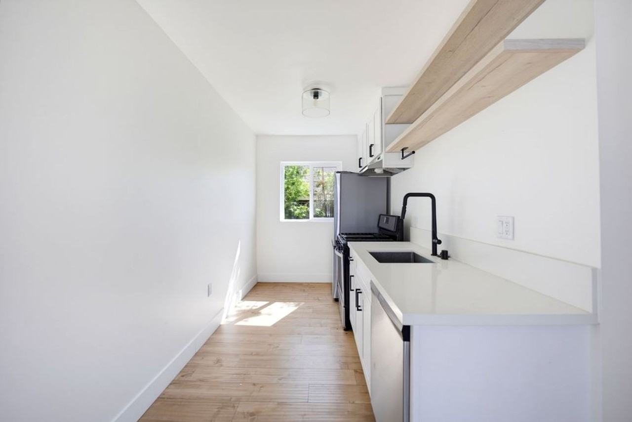 Echo Lake Apartments - Photo 6 of 27