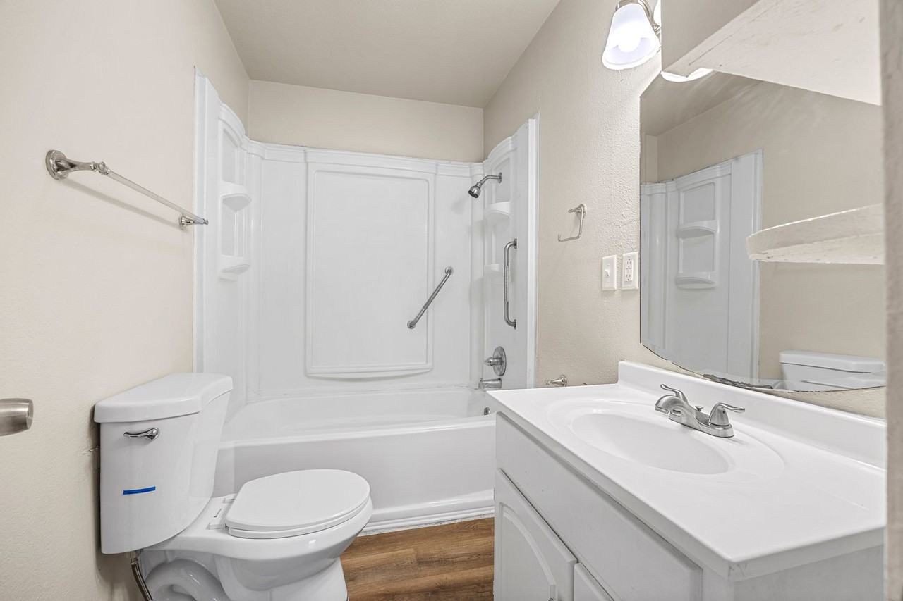 918 N Harlan St - Photo 3 of 15