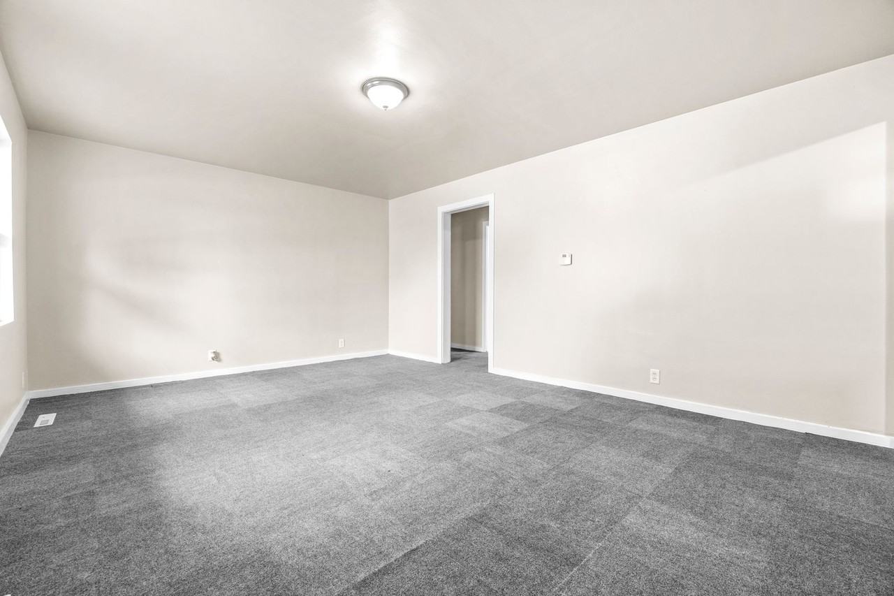 918 N Harlan St - Photo 4 of 15