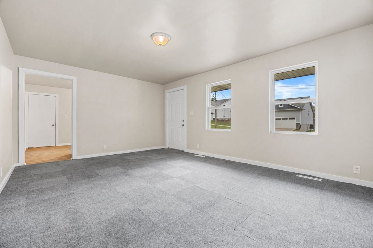 918 N Harlan St - Photo 6 of 15