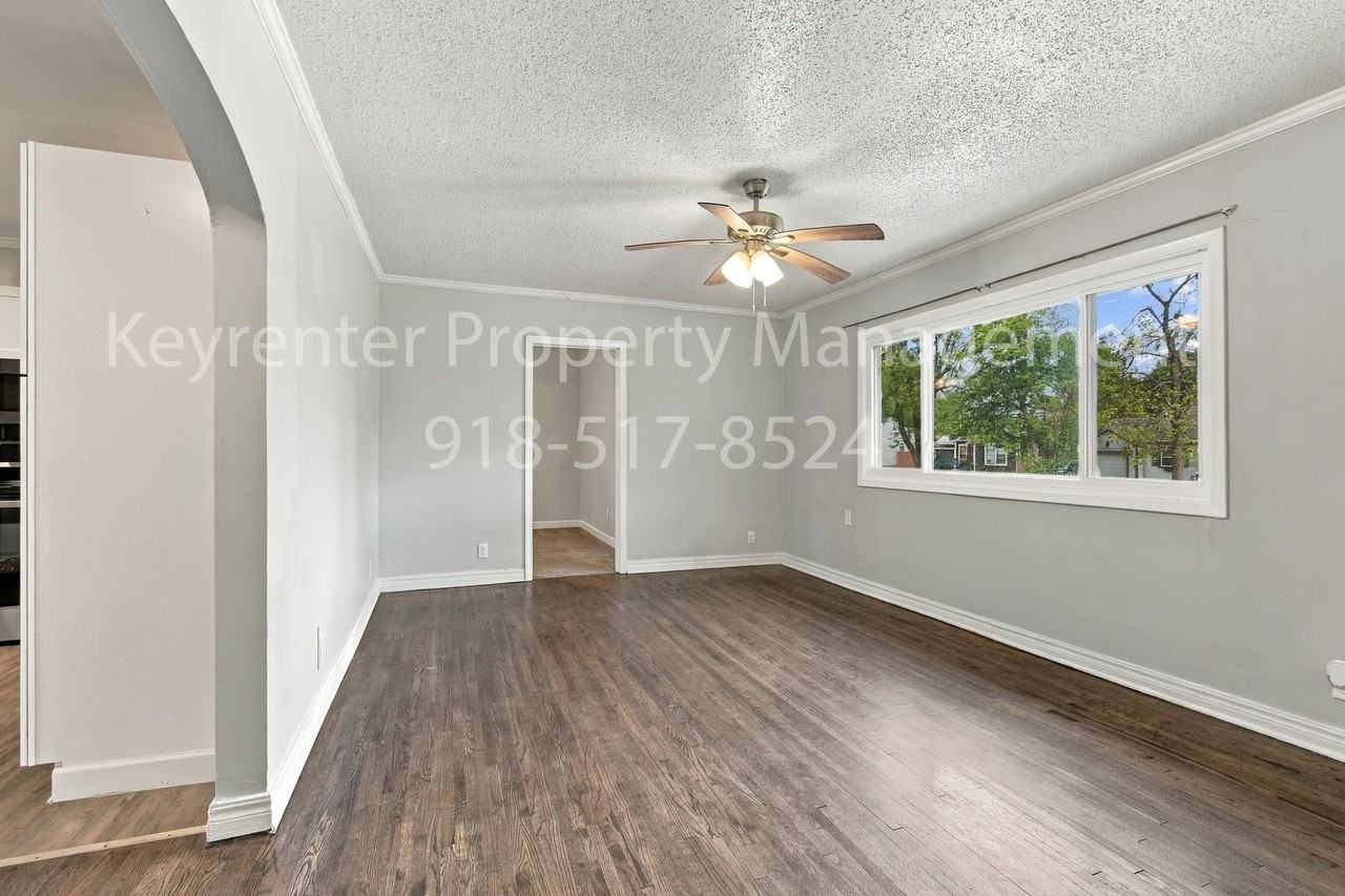 1324 S Erie Ave - Photo 5 of 22