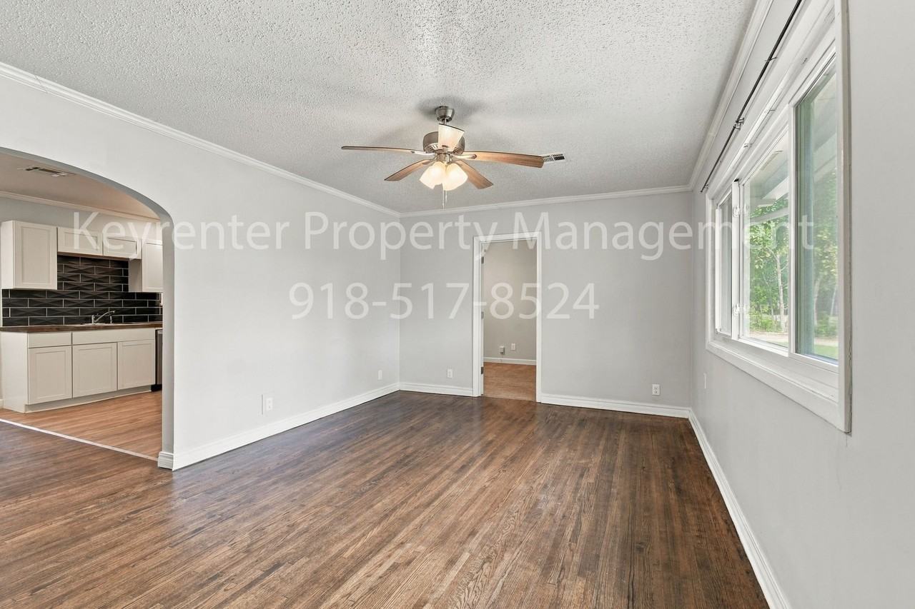 1324 S Erie Ave - Photo 6 of 22