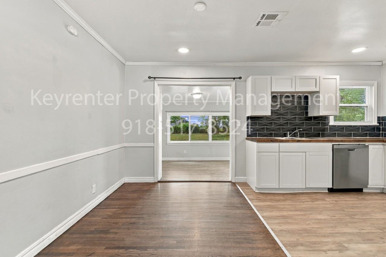1324 S Erie Ave - Photo 4 of 22