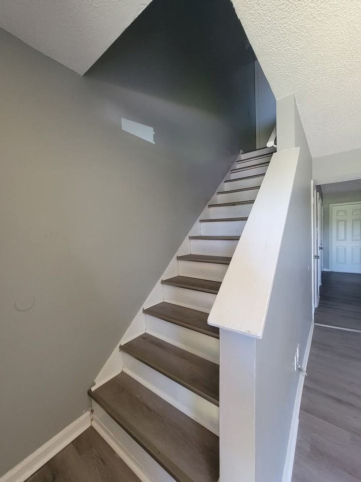 Pinewood Apartments - Photo 6 of 10