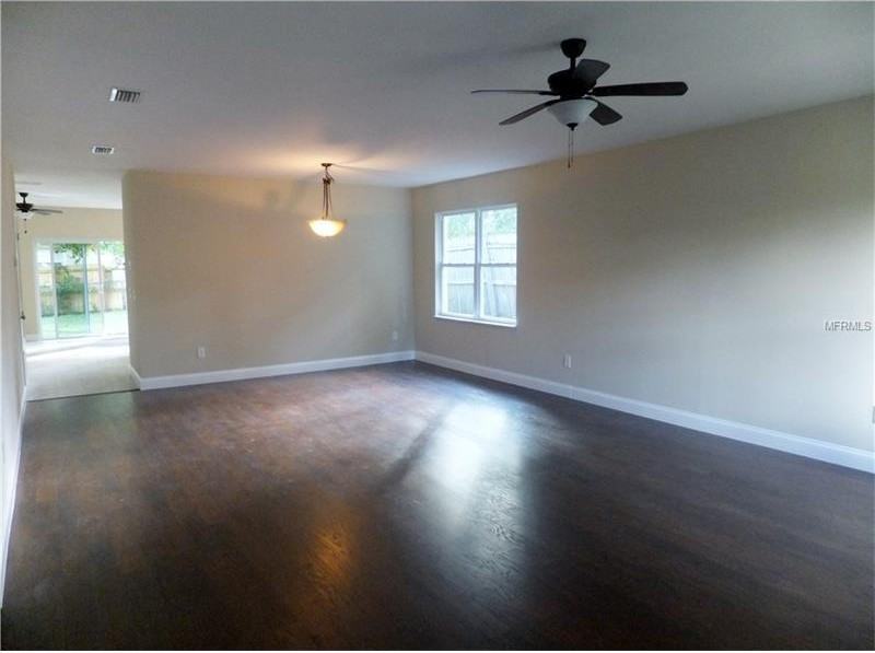 1702 Baxter Ave - Photo 2 of 10