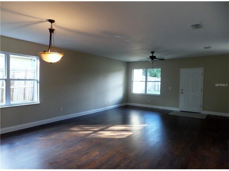 1702 Baxter Ave - Photo 3 of 10