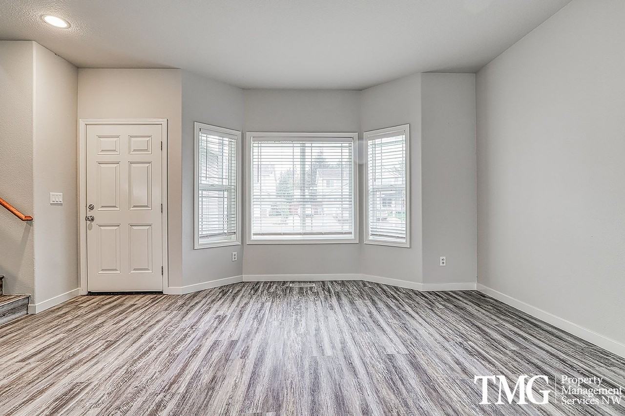 8802 Ne 84th St - Photo 2 of 32