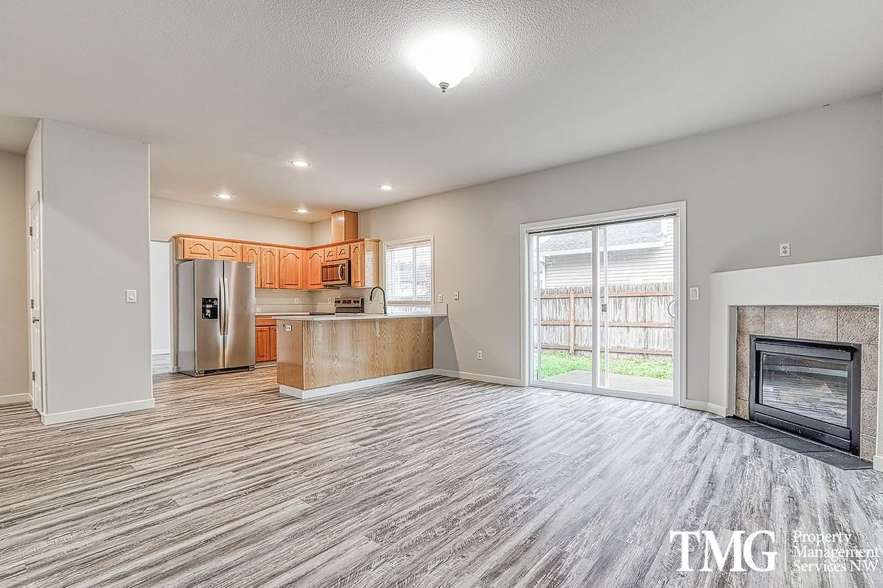8802 Ne 84th St - Photo 4 of 32