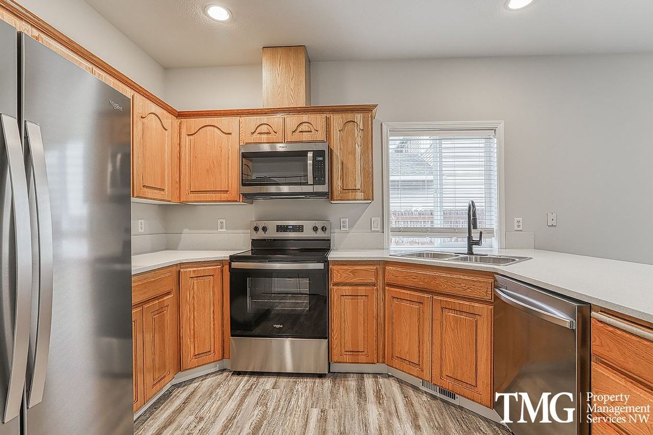 8802 Ne 84th St - Photo 7 of 32