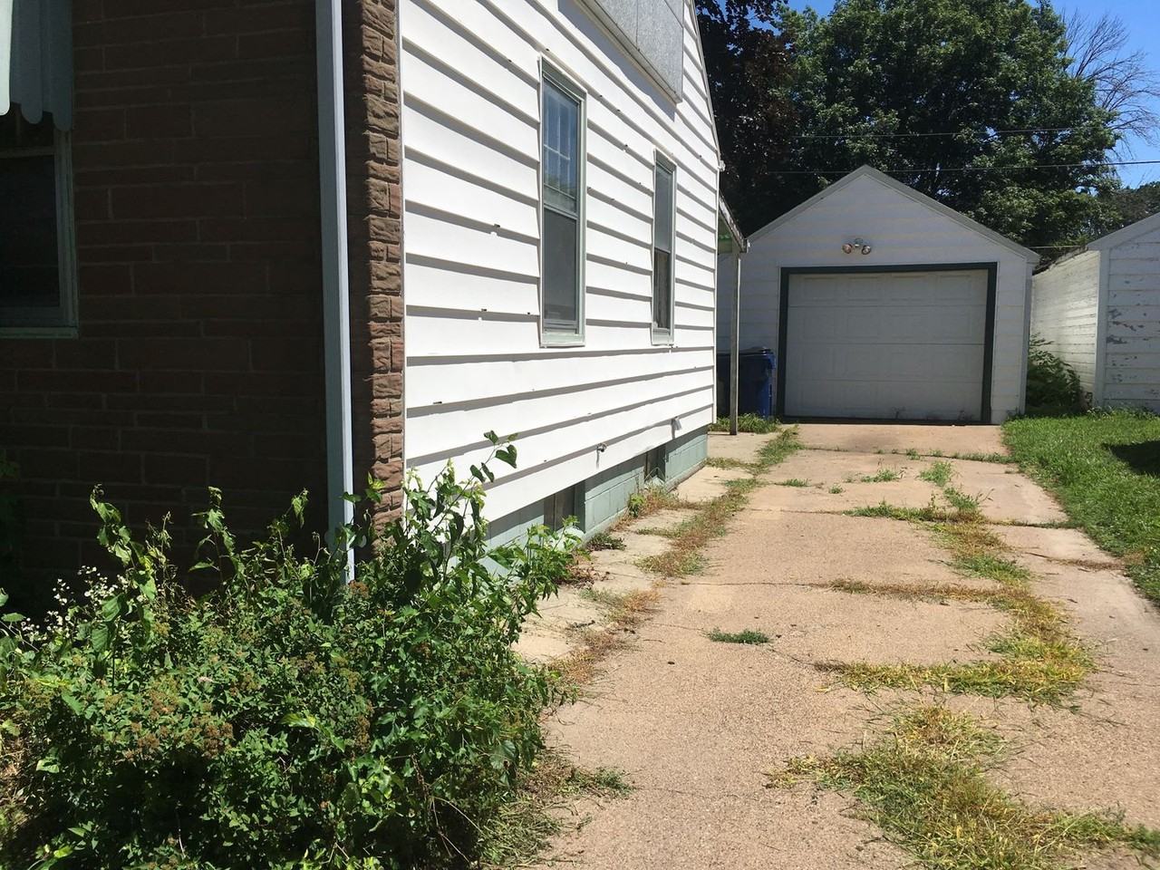 228 Sherman Ave - Photo 3 of 8