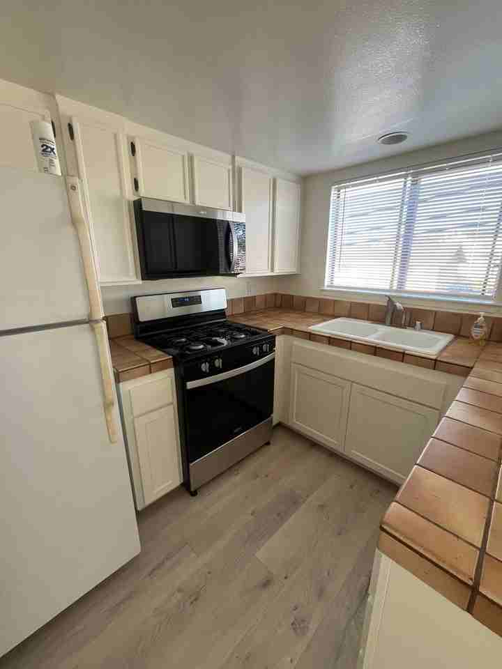 1611 Ramona Ave - Photo 3 of 15