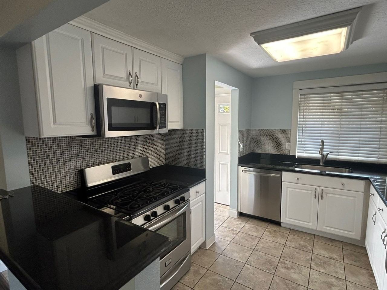 16211 Se Haig St - Photo 5 of 19