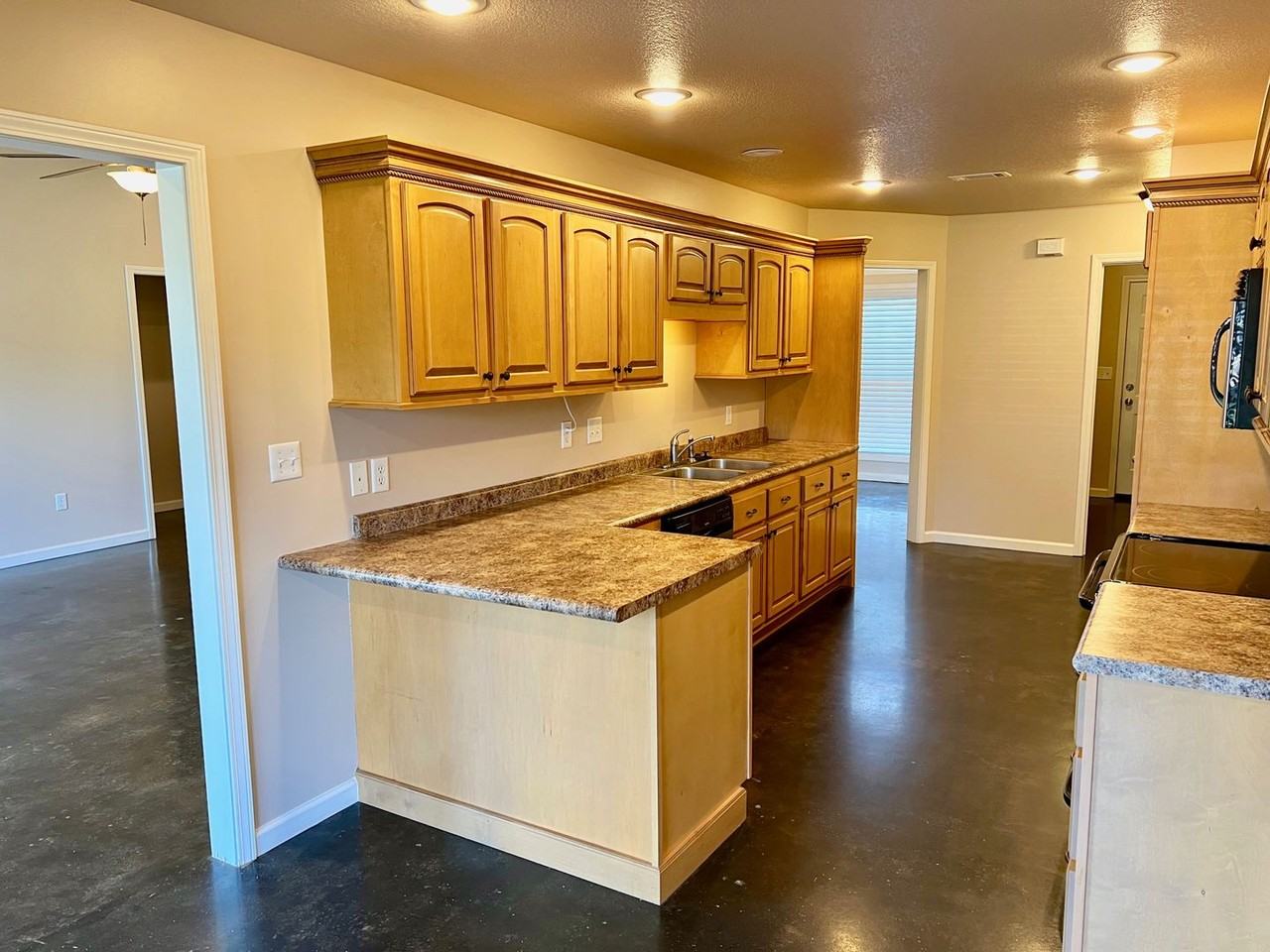 6010 Beaver Creek Ln - Photo 4 of 19