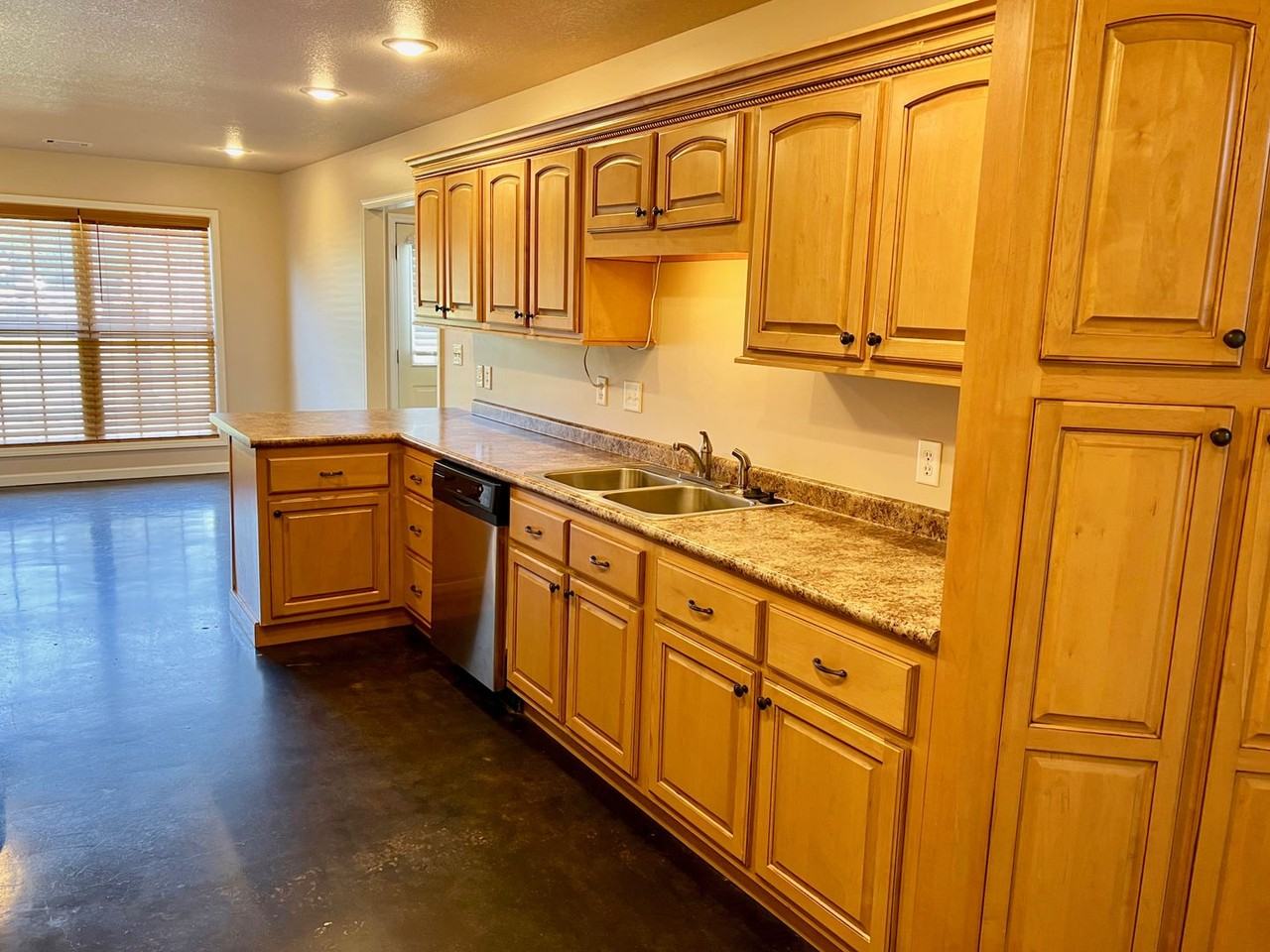 6010 Beaver Creek Ln - Photo 7 of 19