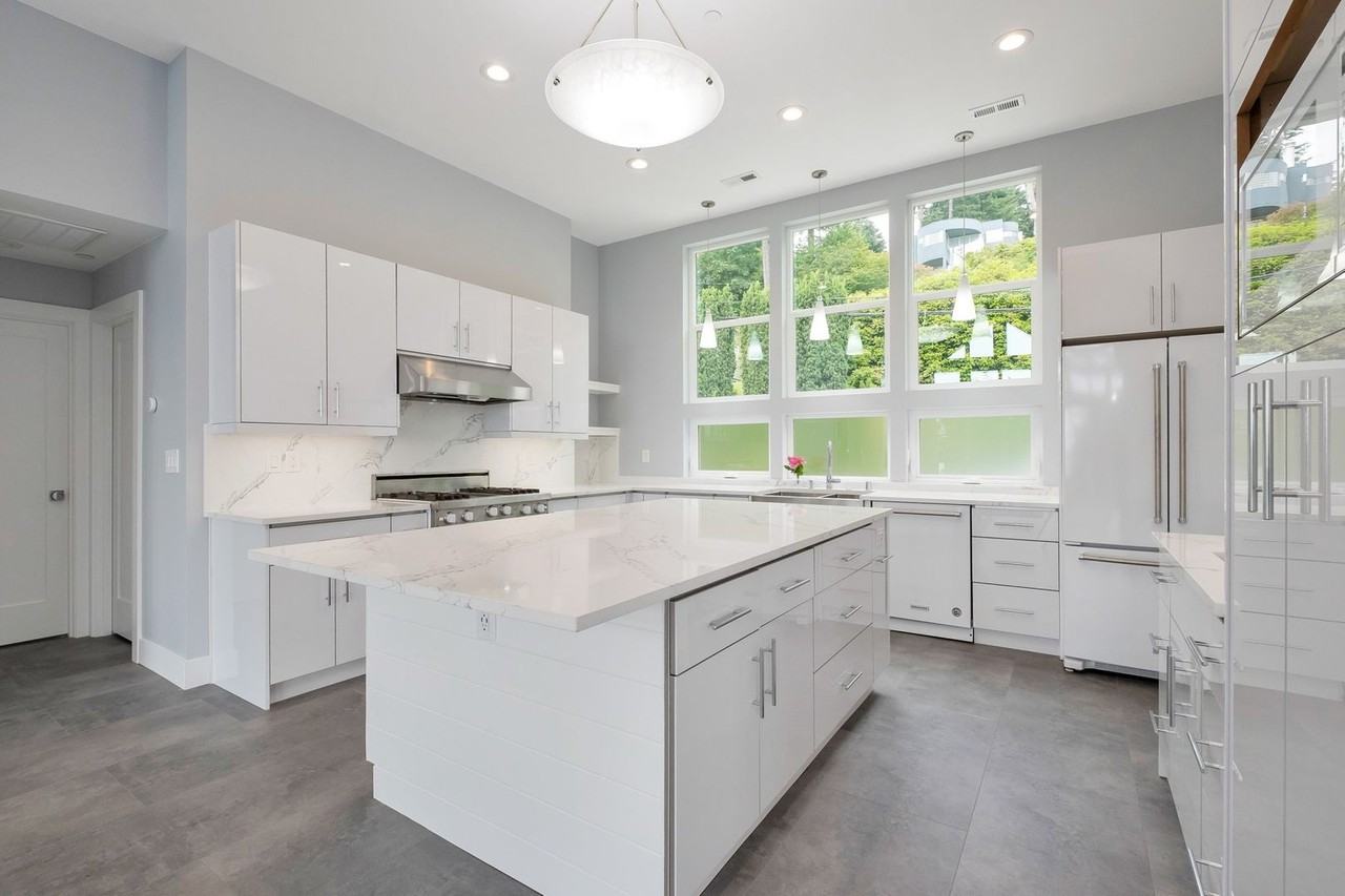 15901 Maplewild Ave Sw - Photo 6 of 11