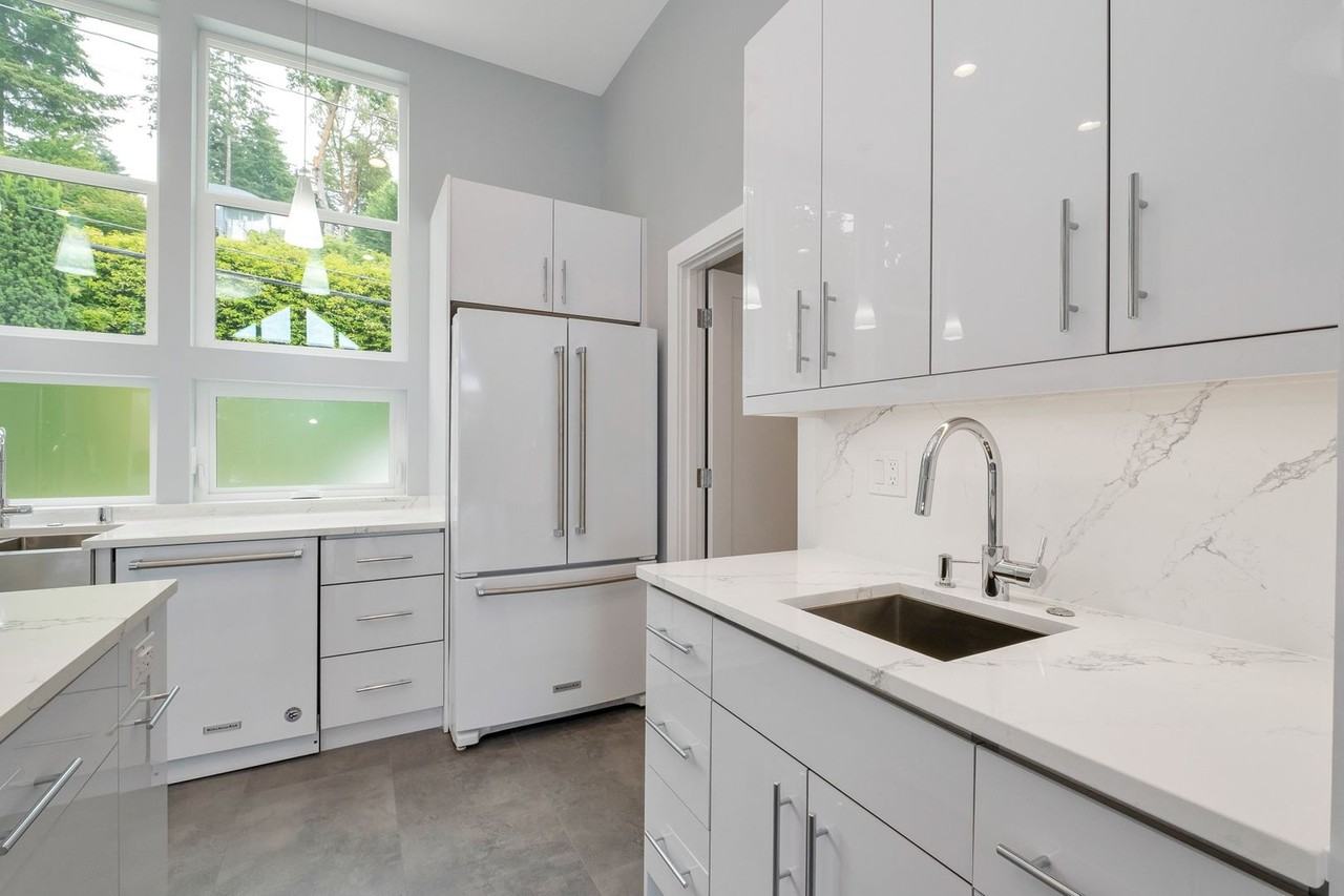 15901 Maplewild Ave Sw - Photo 7 of 11