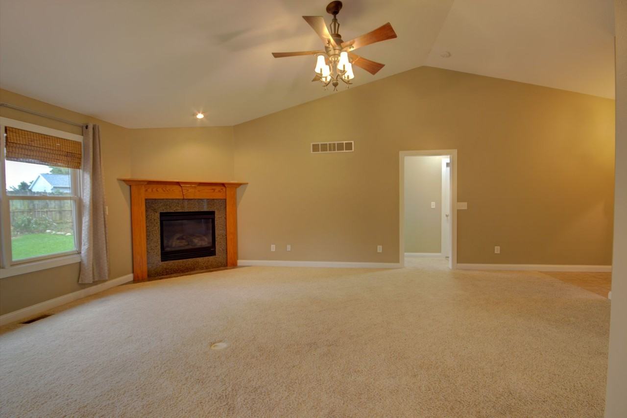 2215 W 59th St - Photo 4 of 47