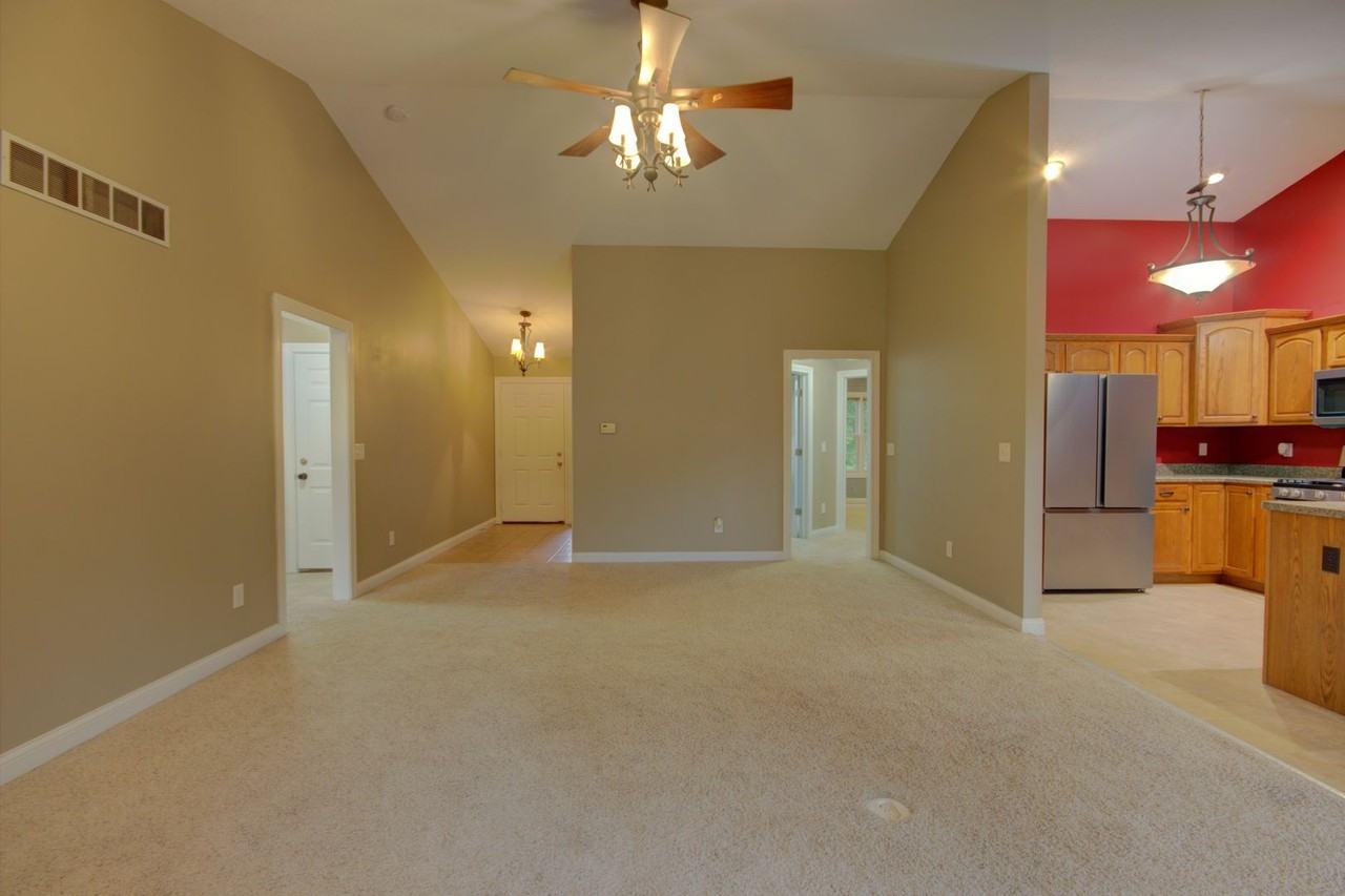 2215 W 59th St - Photo 6 of 47