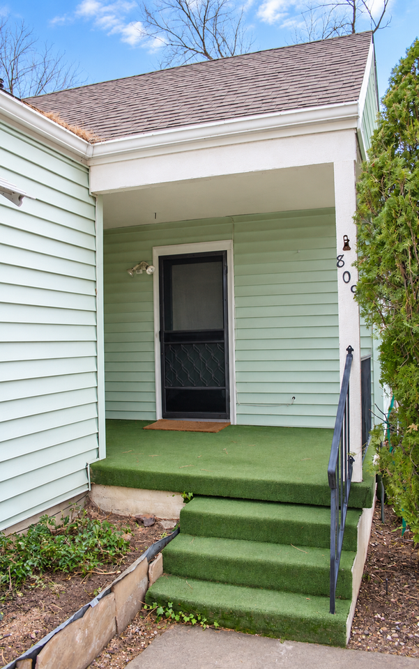 809 Coronado Ave - Photo 3 of 33