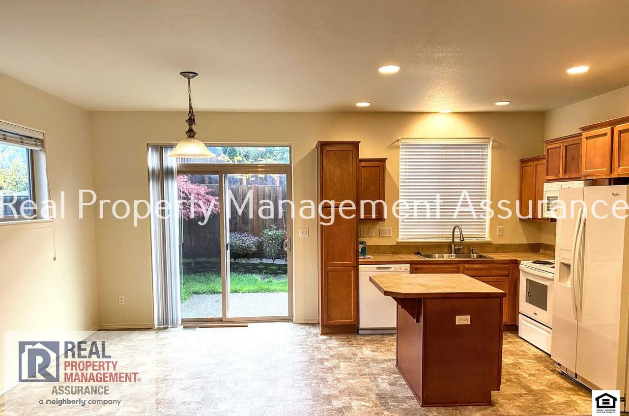 17555 Sw Rose Petal Ln - Photo 2 of 25
