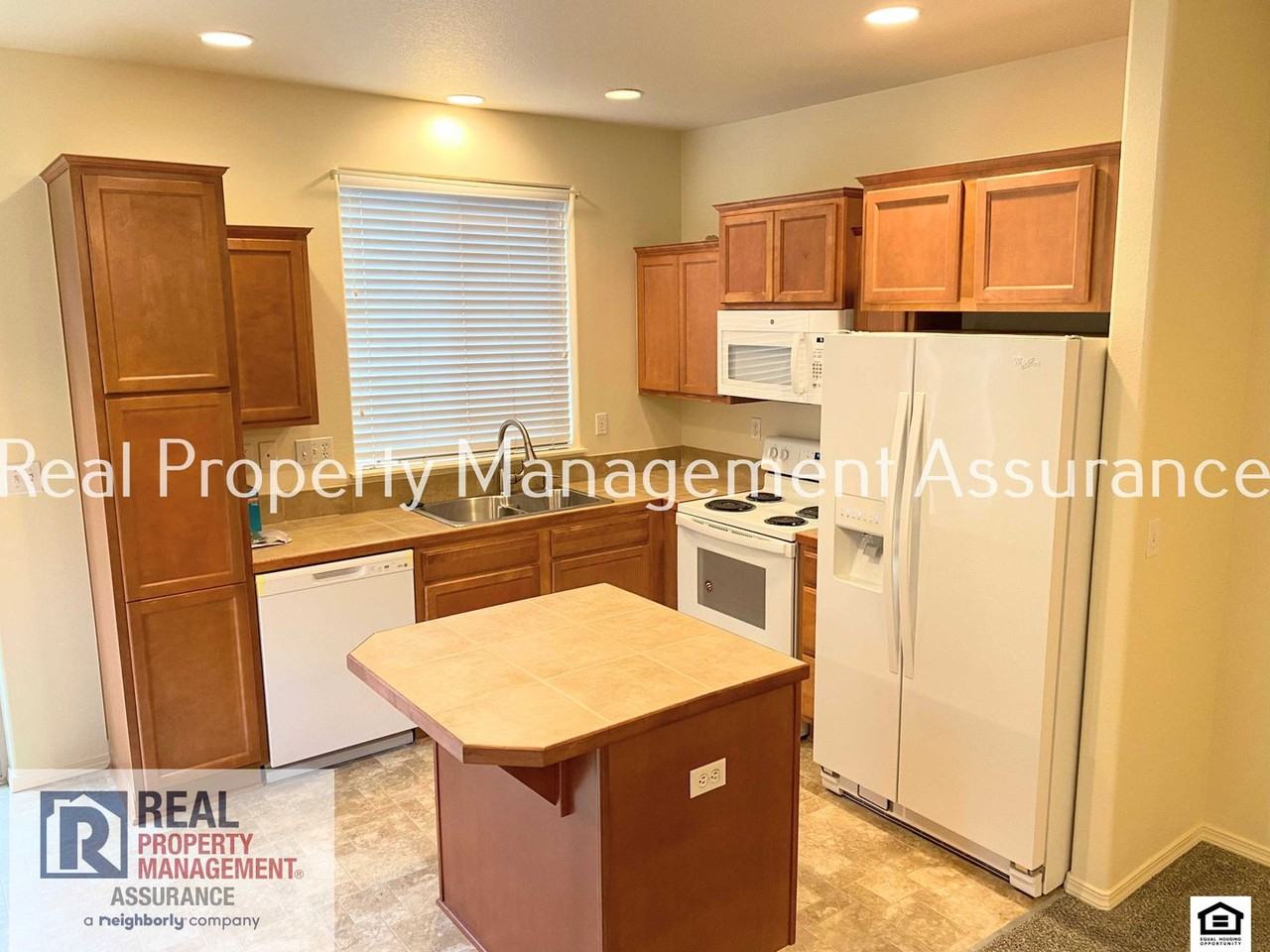 17555 Sw Rose Petal Ln - Photo 3 of 25