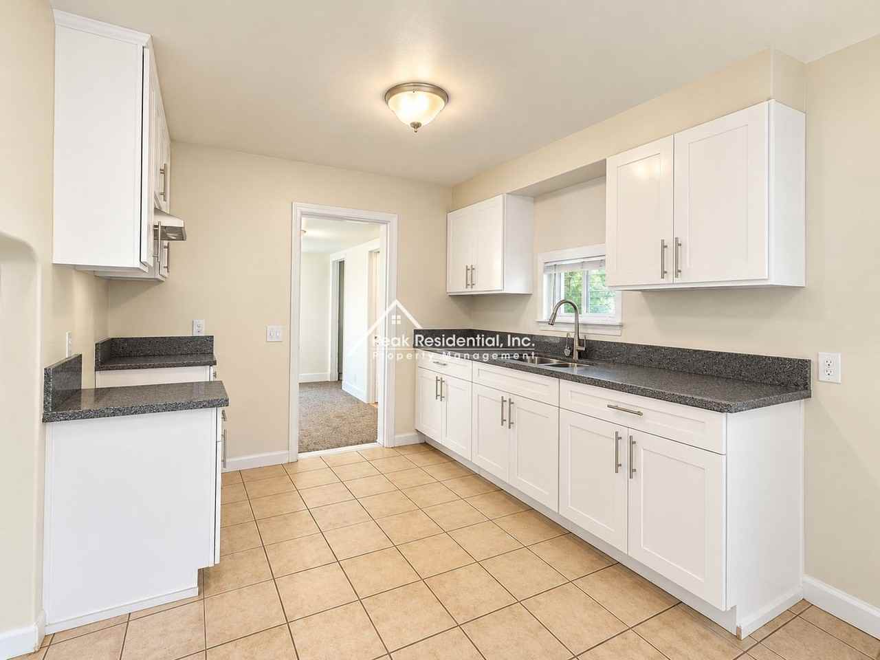 1508 Sonoma Ave - Photo 4 of 12