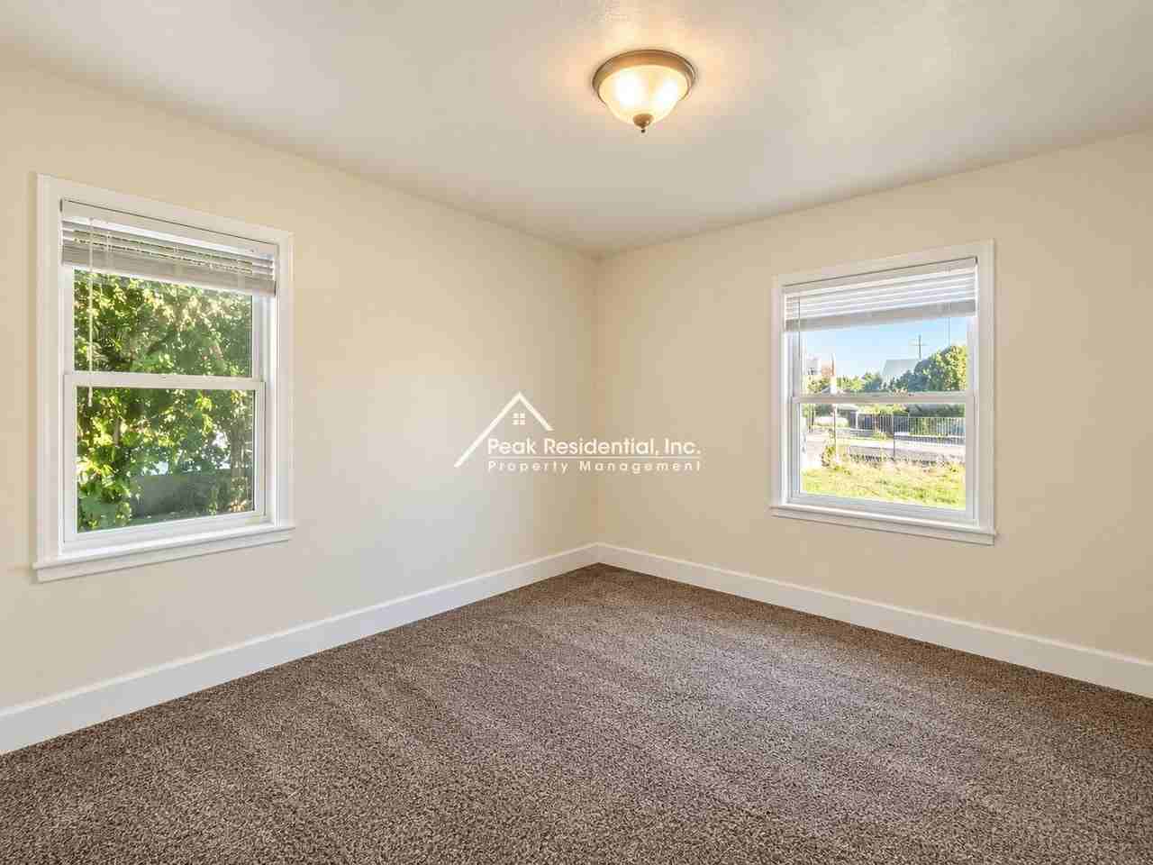 1508 Sonoma Ave - Photo 5 of 12