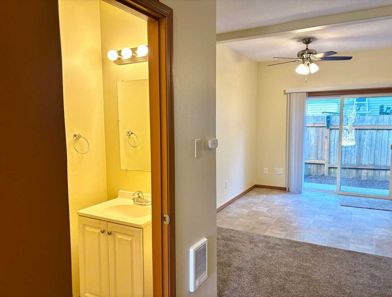 6110 Se 128th Ave - Photo 3 of 28