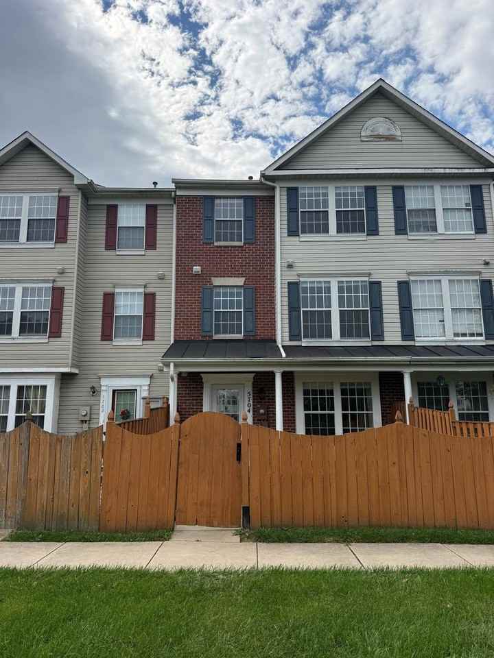 5704 Duke Ct - Photo 2 of 35