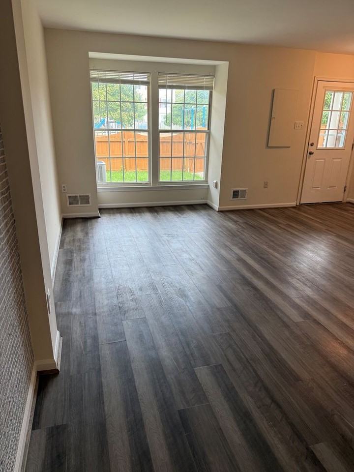 5704 Duke Ct - Photo 3 of 35
