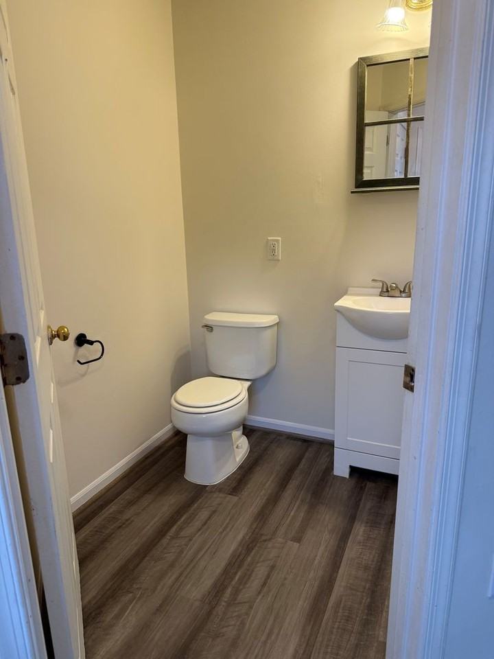 5704 Duke Ct - Photo 5 of 35