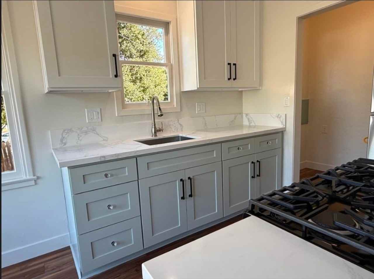 1034 Olive St - Photo 4 of 21