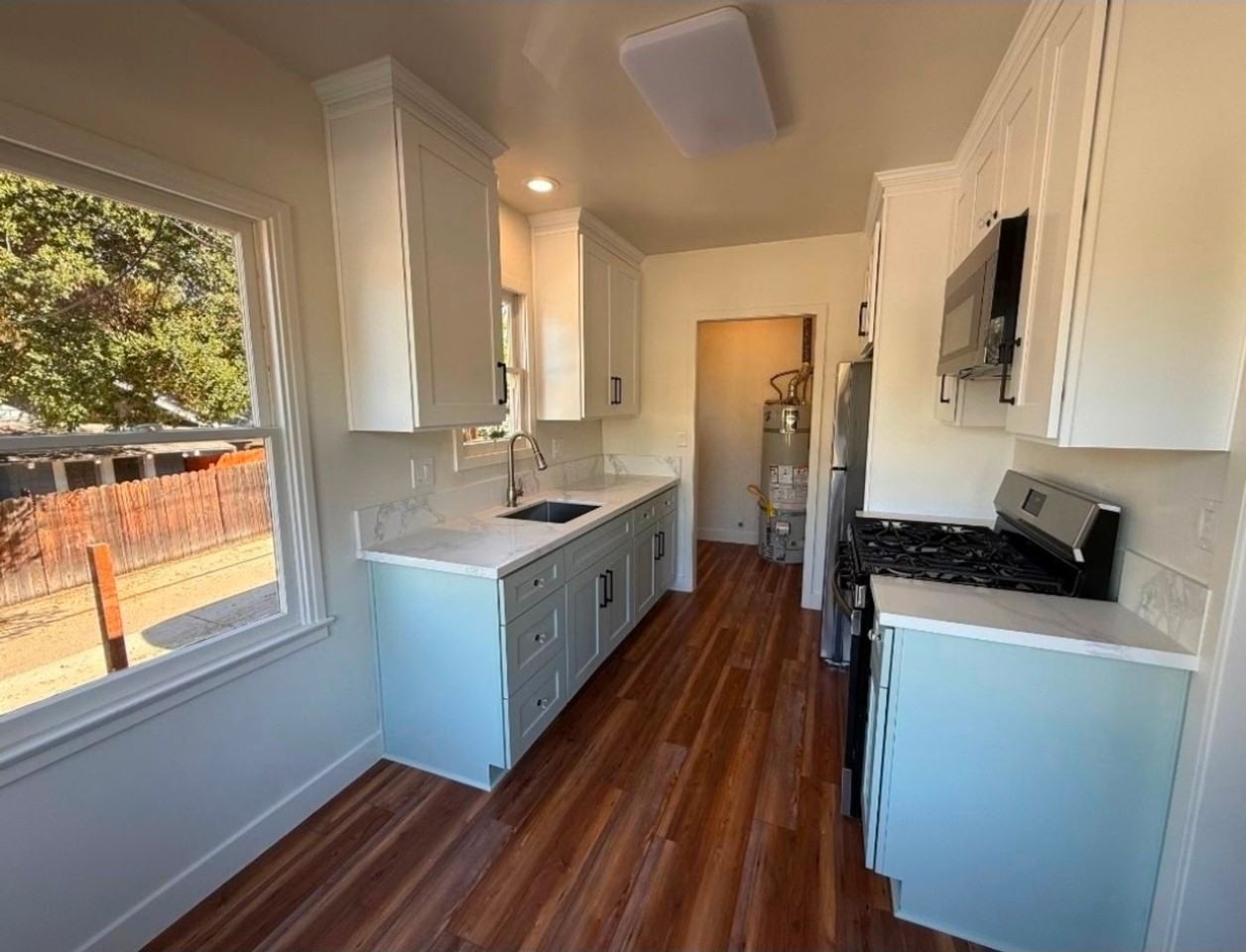 1034 Olive St - Photo 5 of 21