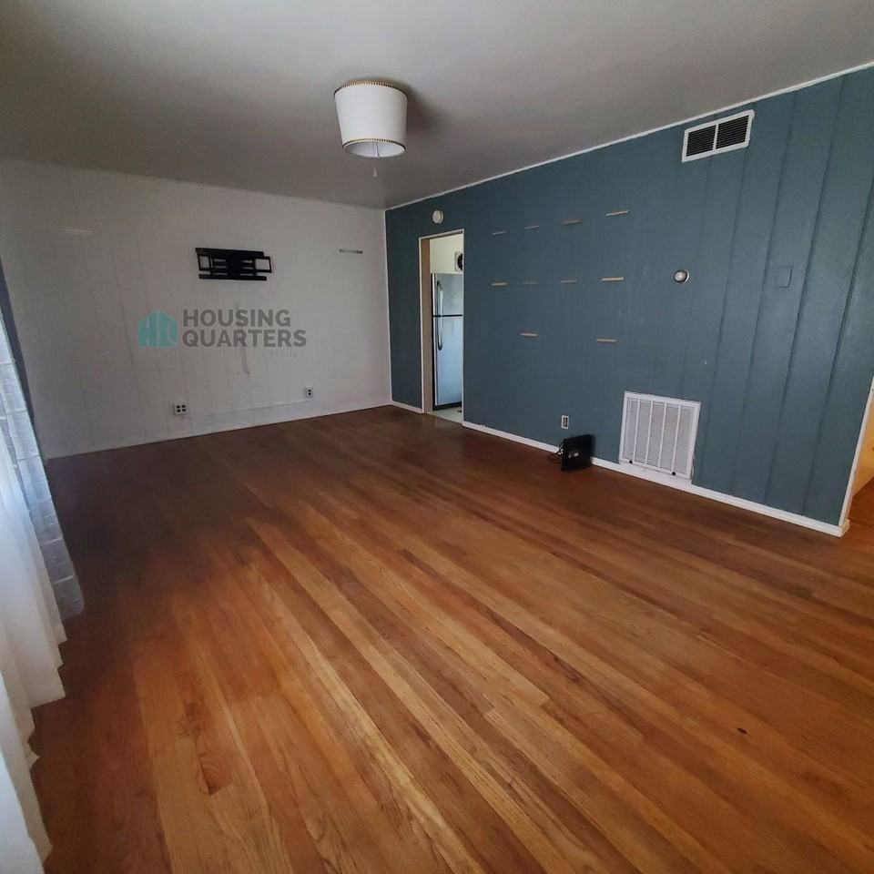 2707 N Nelson St - Photo 3 of 15