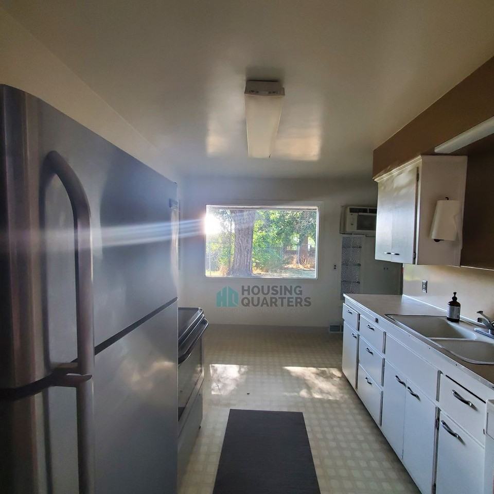 2707 N Nelson St - Photo 4 of 15
