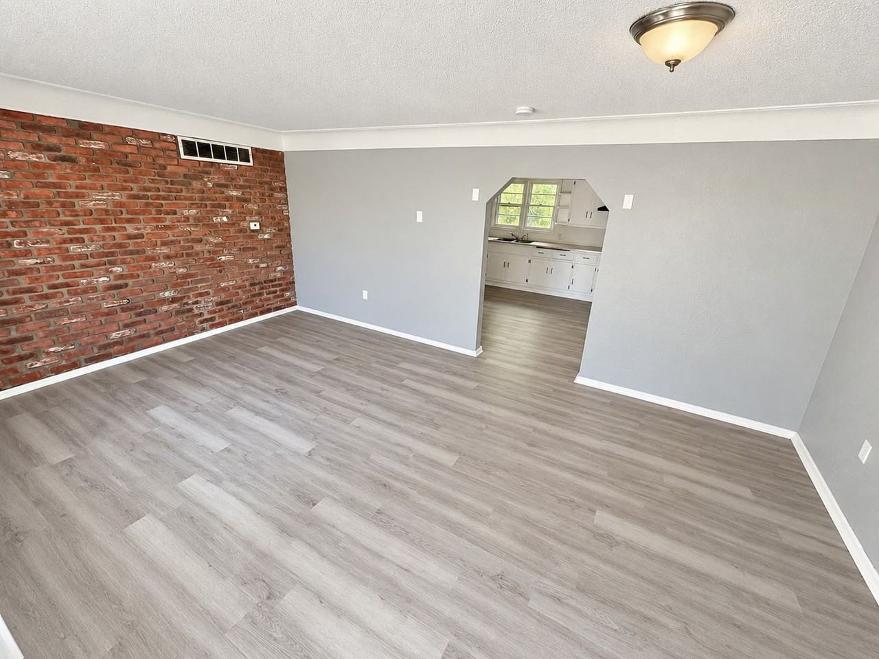 3805 White St - Photo 2 of 6
