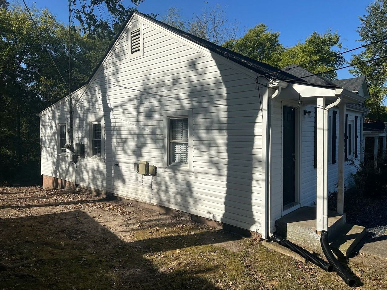 1238 Commerce St - Photo 3 of 7