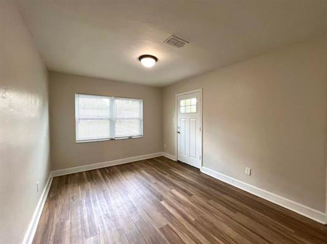 1537 Patrick Ave - Photo 3 of 17