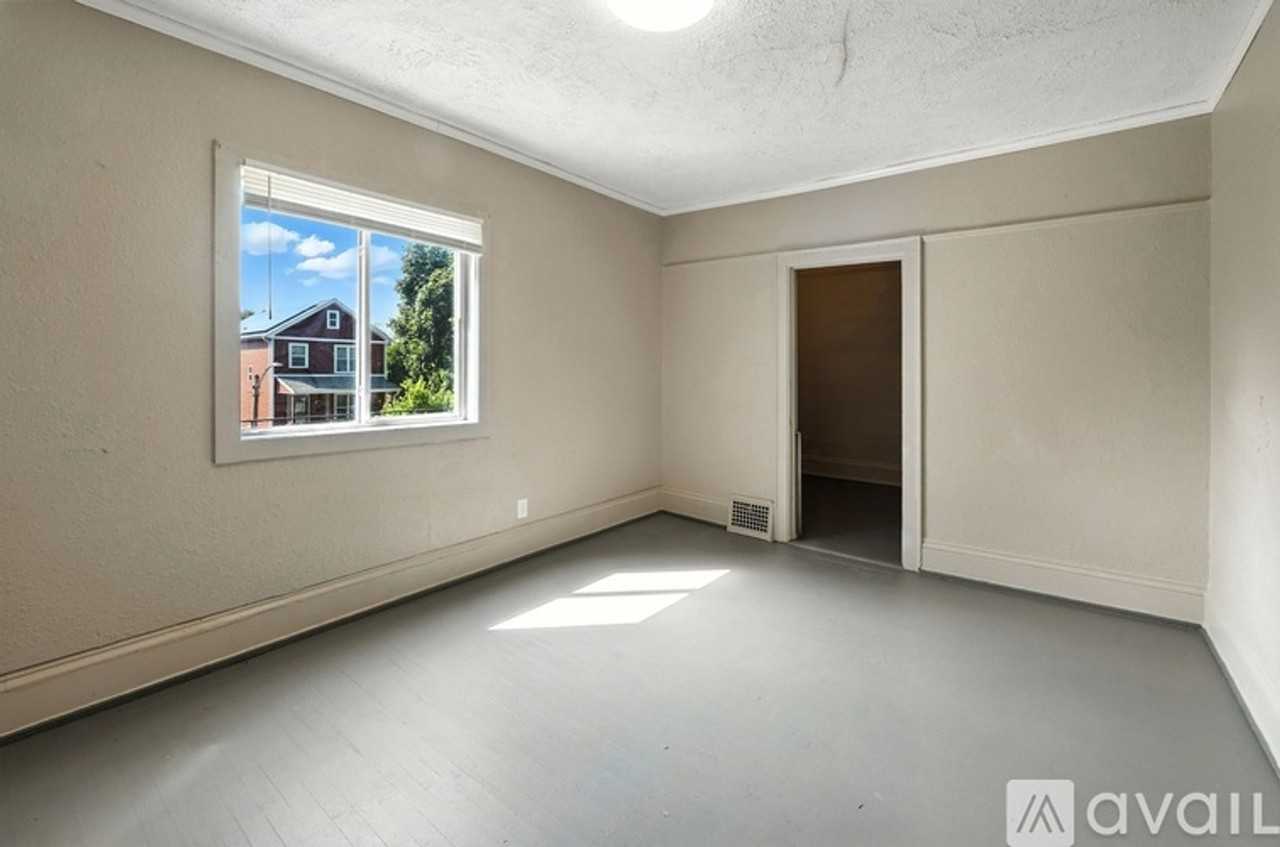 3402 N 3rd St - Photo 3 of 9