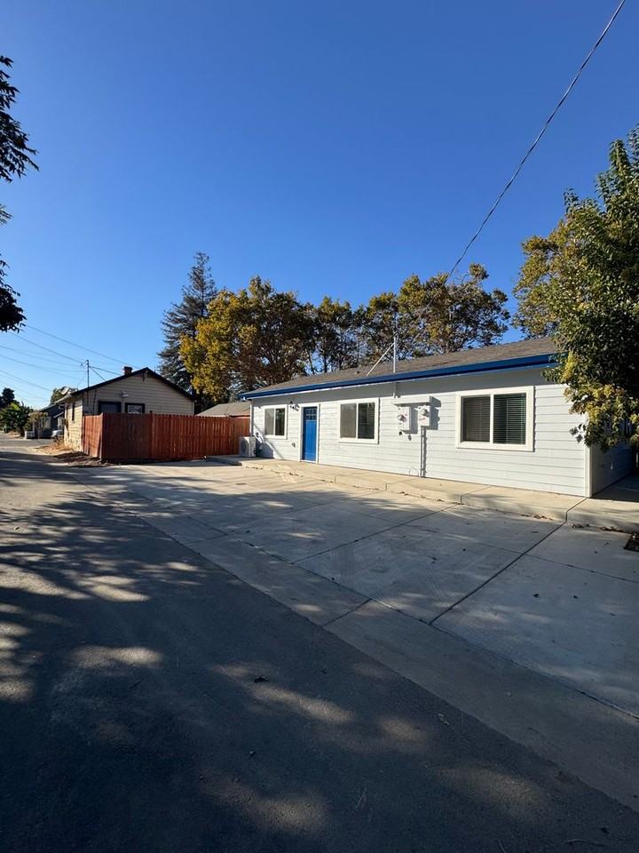 506 E Walnut St - Photo 2 of 16
