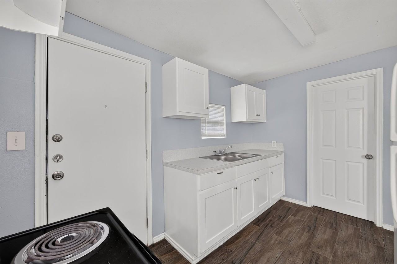 Main St Apartments - Photo 4 of 13