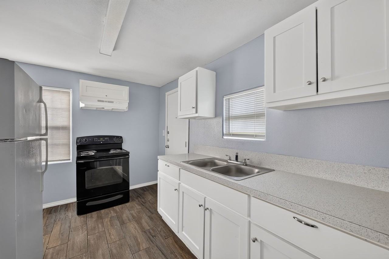 Main St Apartments - Photo 5 of 13