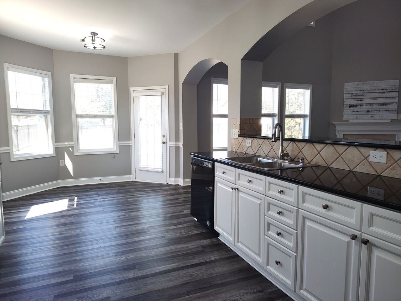 9008 Magna Ln - Photo 6 of 34