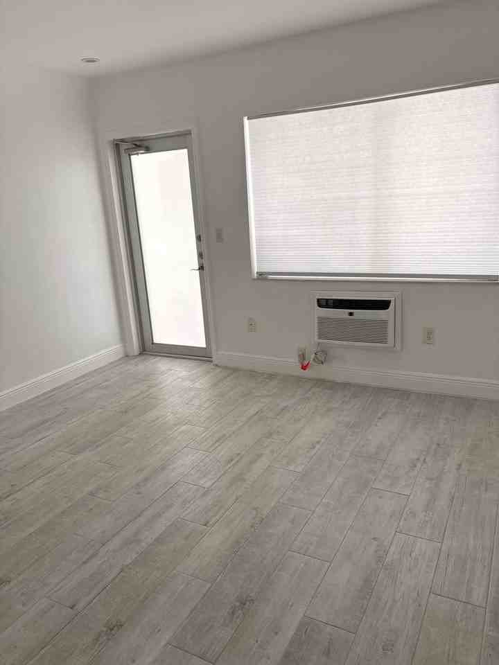 641 641 Española Way - #10 - Photo 6 of 8