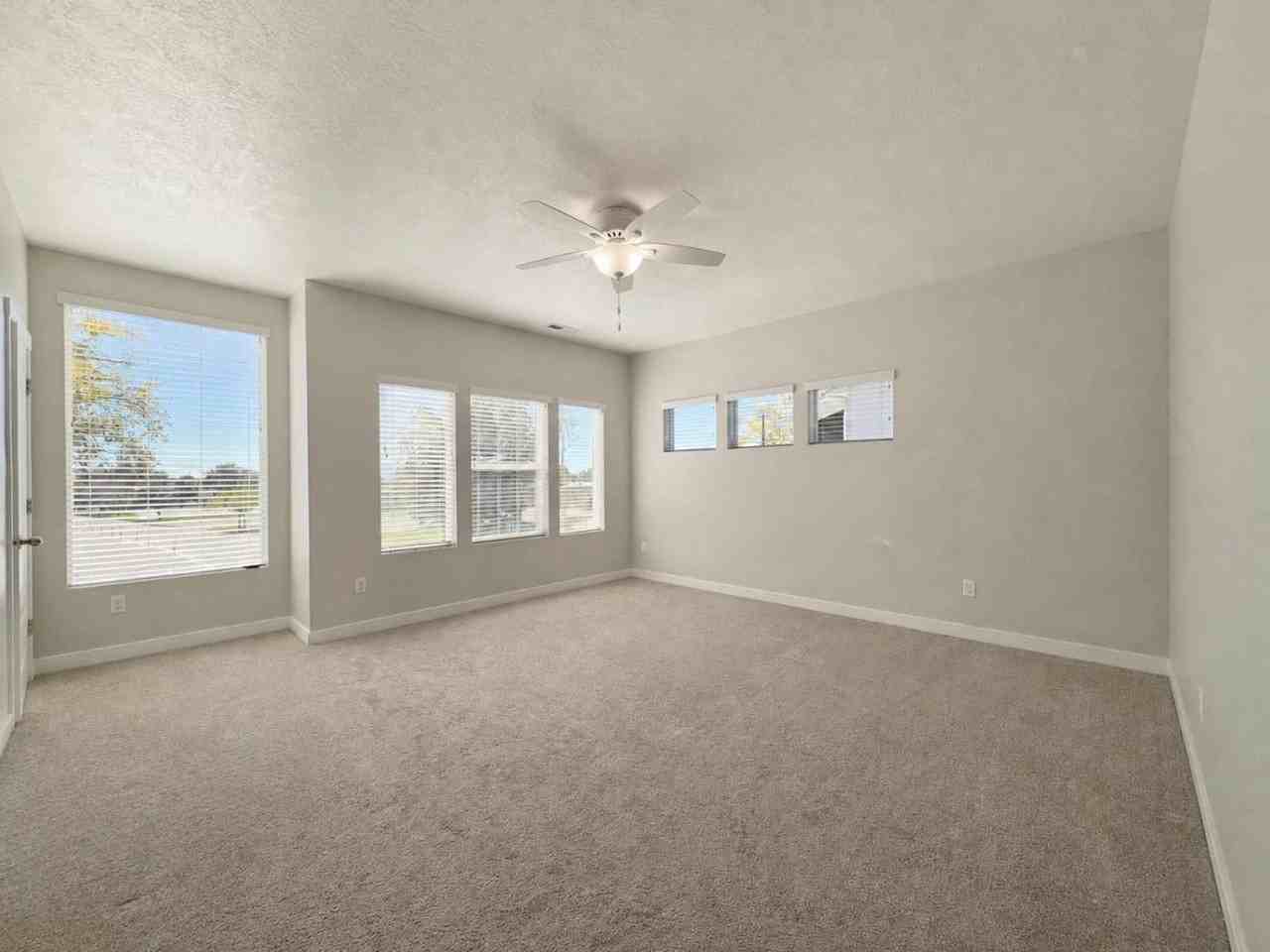 323 W 25 N - Photo 6 of 28