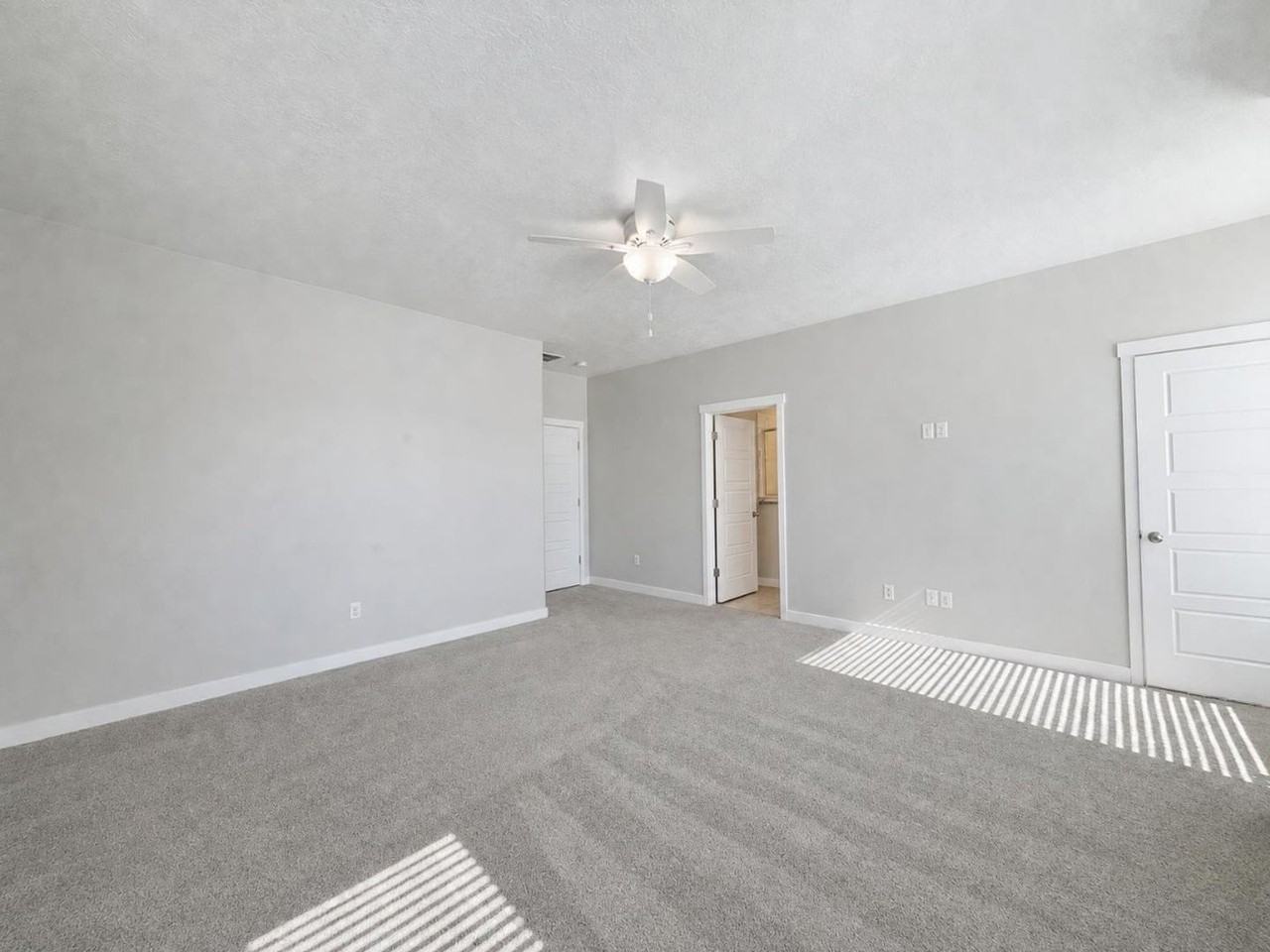 323 W 25 N - Photo 7 of 28