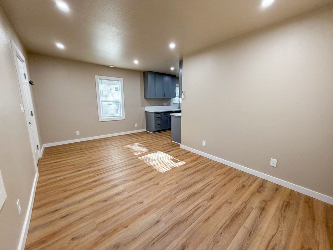 728 Flume St - Photo 2 of 14