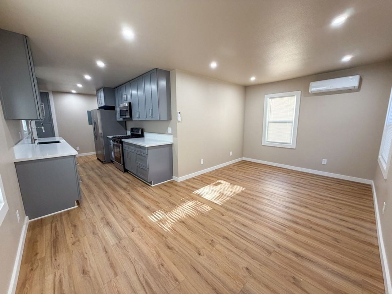 728 Flume St - Photo 3 of 14